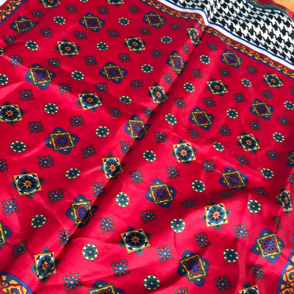 Avon Multicolor‎ Geometric Scarf - Picture 4 of 5